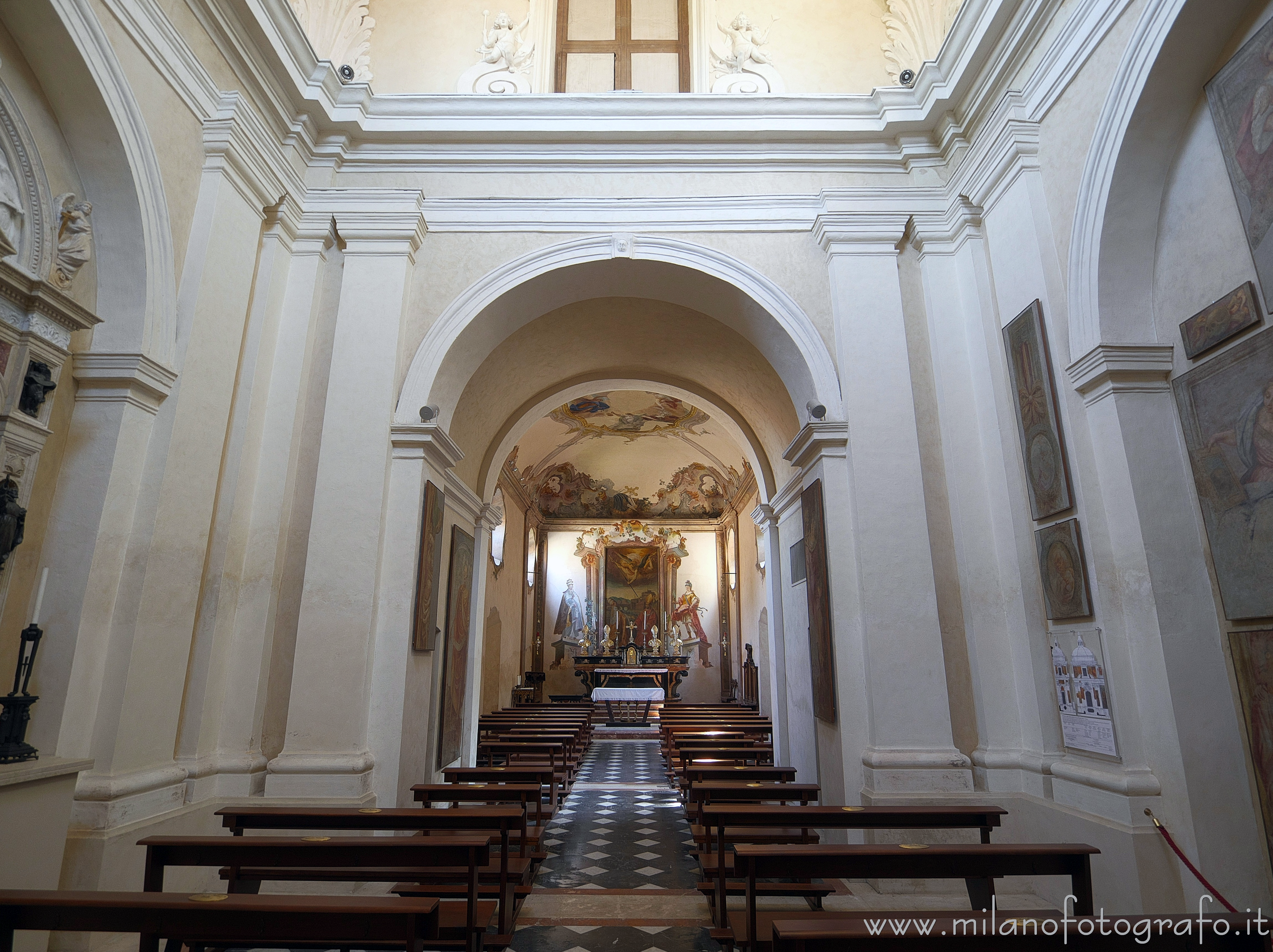 Busto Arsizio (Varese) - Interno della Chiesa di San Gregorio Magno in Camposanto